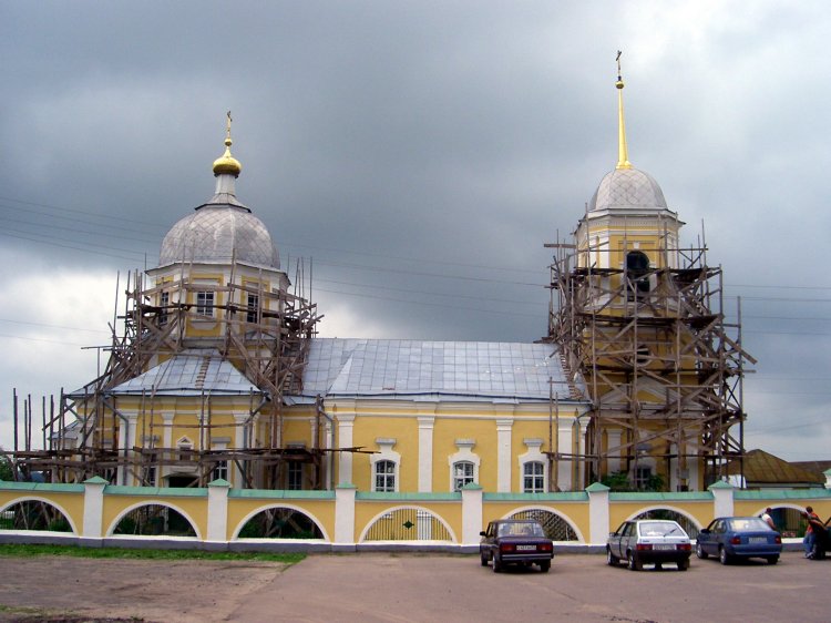 Церковь Димитрия Солунского, Дмитровск (Дмитровский район, Орловская область). фасады, Дмитровская церковь сегодня на реставрации.