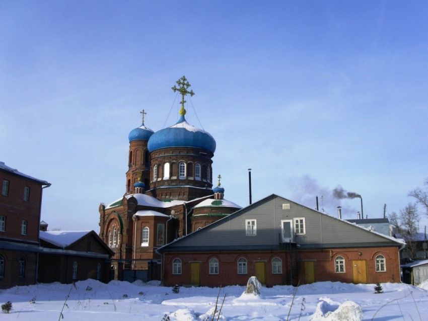 Барнаул. Кафедральный собор Покрова Пресвятой Богородицы. общий вид в ландшафте, вид с юго-востока