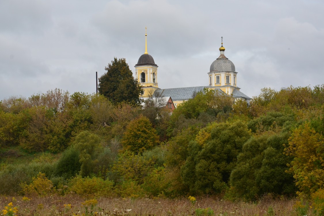 Дмитровск. Церковь Димитрия Солунского. общий вид в ландшафте