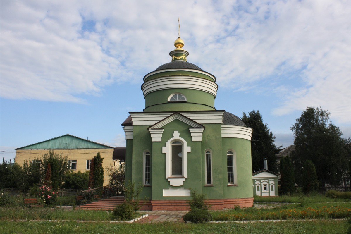 Часовня в память утраченного собора Троицы Живоначальной, Дмитровск (Дмитровский район, Орловская область). фасады