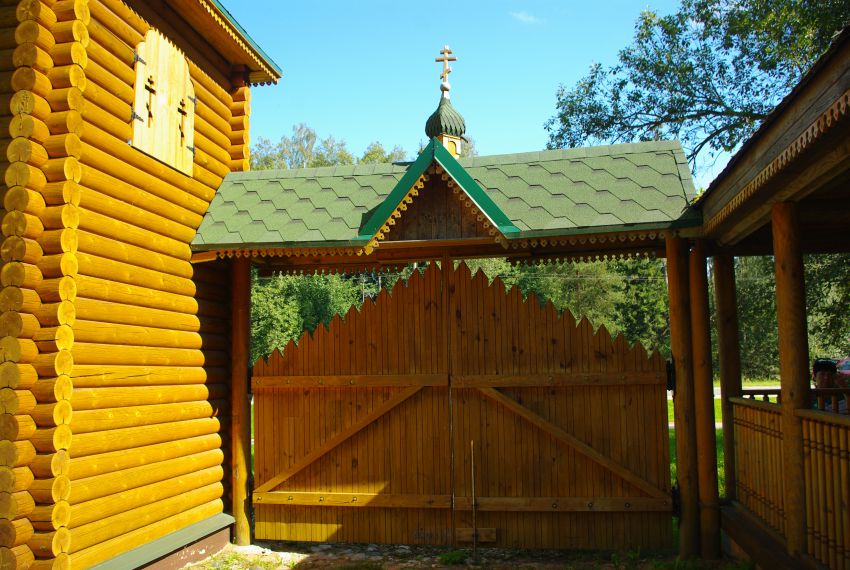 Церковь Преображения Господня, Ерсика (Ливанский край, Латвия). дополнительная информация, Ворота в церковь.