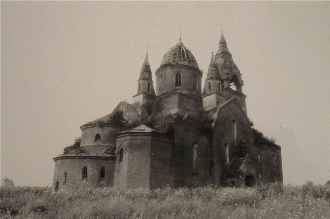 Пёт. Церковь Введения во храм Пресвятой Богородицы. архивная фотография,  2000 год (фонд Государственного института искусствознания) https://deadokey.livejournal.com/254497.html