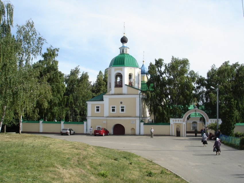 Церковь Тихвинской иконы Божией Матери, Ливны (Ливенский район и г. Ливны, Орловская область). общий вид в ландшафте