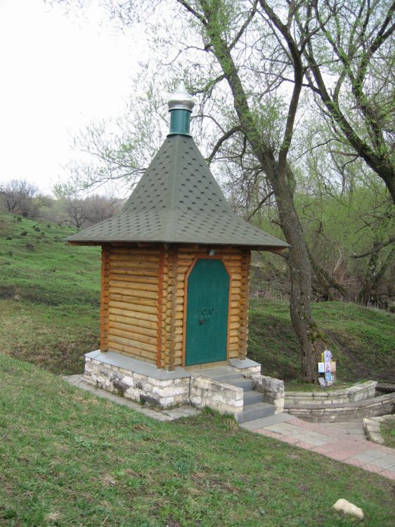 Часовня Николая Чудотворца, Зарайск (Зарайский городской округ, Московская область). фасады, Надкладезная часовня у источника 