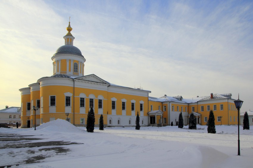 Коломна. Богоявленский Старо-Голутвин монастырь. Церковь Сергия Радонежского. фасады