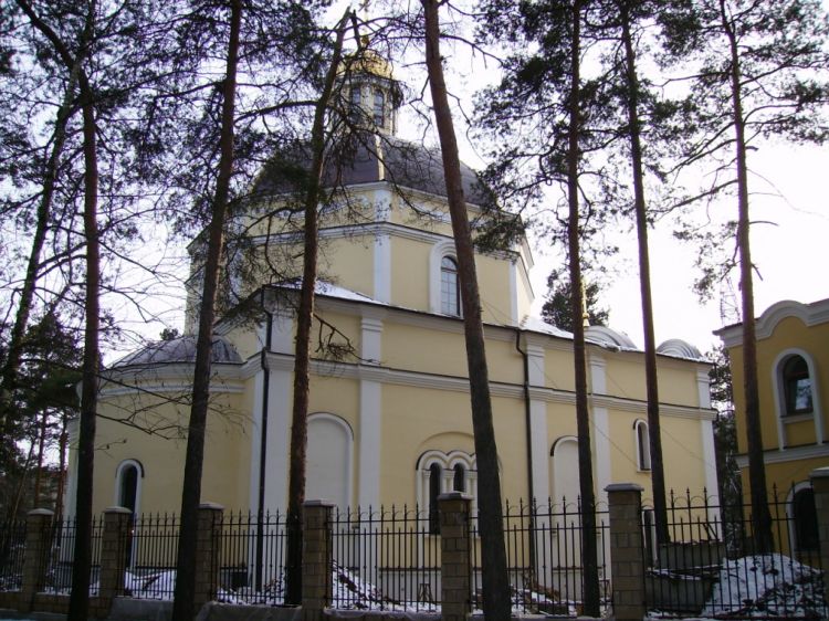 Церковь Покрова Пресвятой Богородицы при Центральной городской больнице, Жуковский (Раменский район и гг. Бронницы, Жуковский, Московская область). фасады