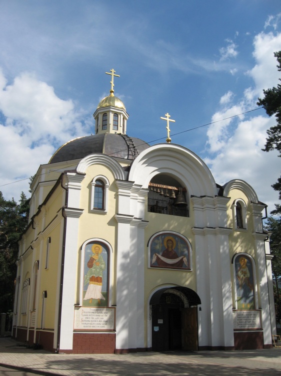 Церковь Покрова Пресвятой Богородицы при Центральной городской больнице, Жуковский (Раменский район и гг. Бронницы, Жуковский, Московская область). фасады