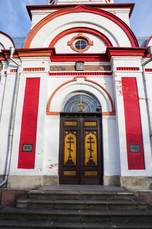 Церковь Преображения Господня, Яунелгава (Айзкраукльский край, Латвия). архитектурные детали, Вход в  храм.