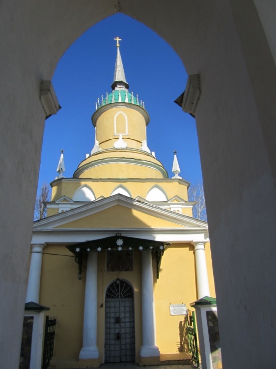 Церковь Николая Чудотворца, Черкизово (Коломенский городской округ, Московская область). архитектурные детали, вид на западный фасад храма из арки колокольни