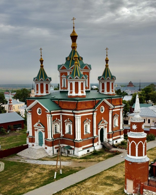 Брусенский Успенский монастырь. Собор Воздвижения Креста Господня, Коломна (Коломенский городской округ, Московская область). фасады, Вид с ЮЗ