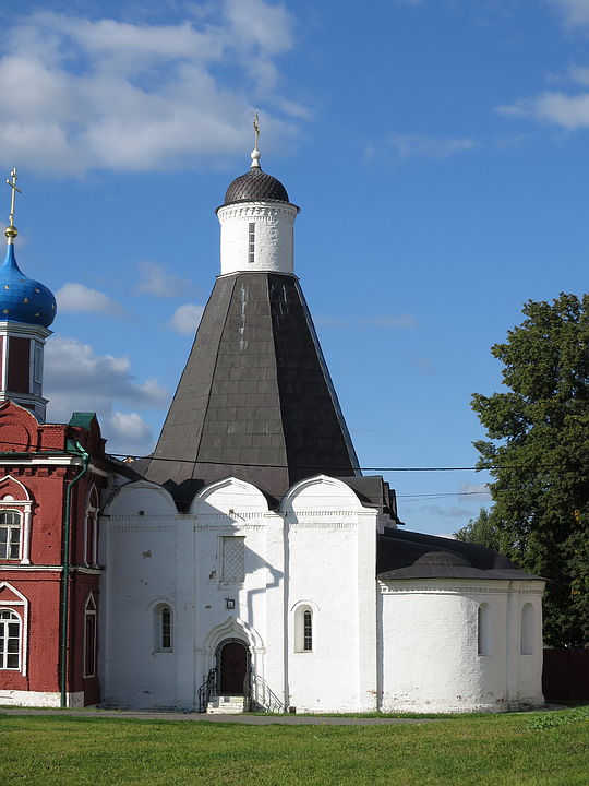 Коломна. Брусенский Успенский монастырь. Церковь Успения Пресвятой Богородицы. архитектурные детали