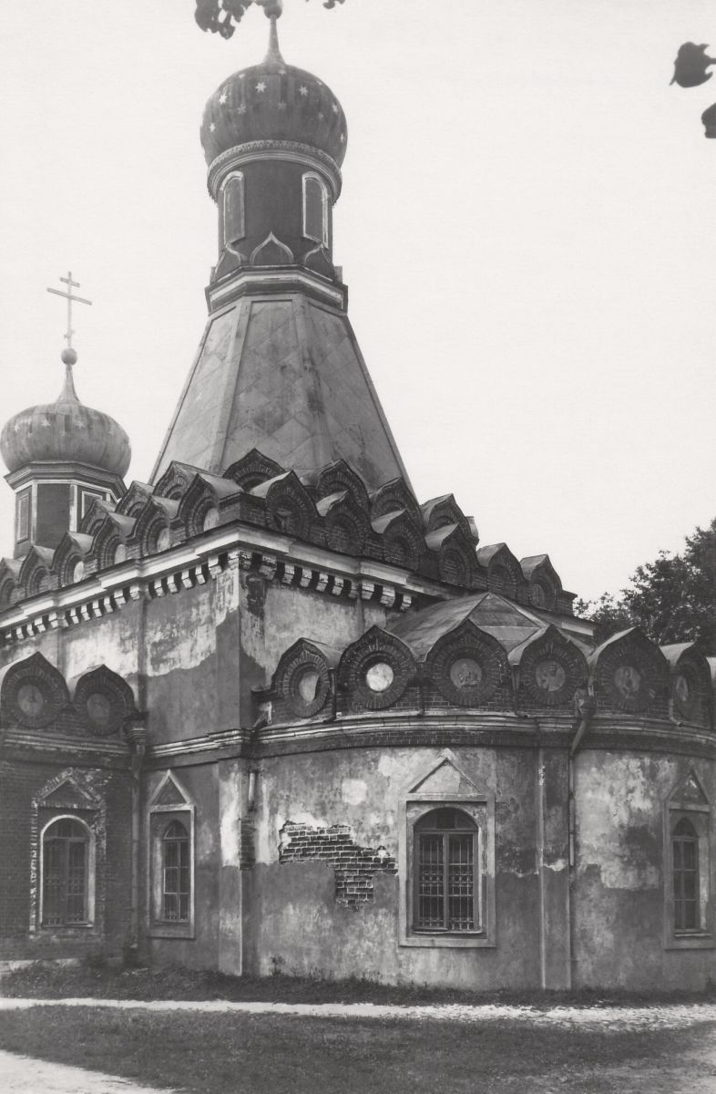 Брусенский Успенский монастырь. Церковь Успения Пресвятой Богородицы, Коломна (Коломенский городской округ, Московская область). архивная фотография, Фотография с видом Успенской церкви, выполненная в нач. ХХ века.