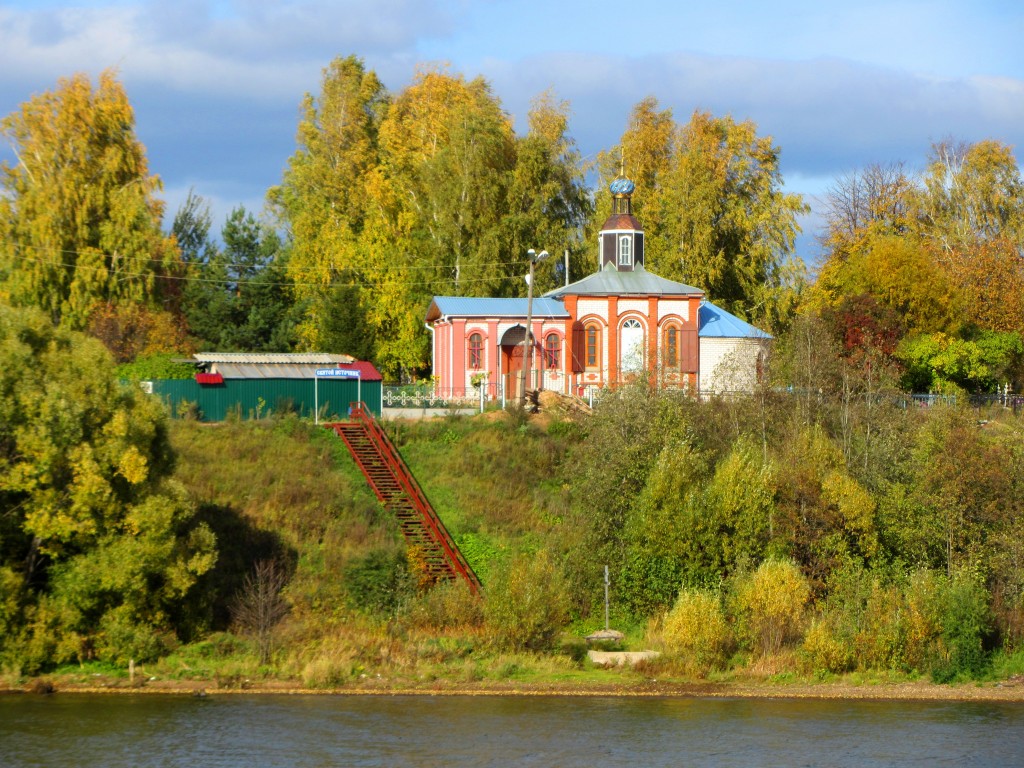 Абрамово. Церковь Рождества Пресвятой Богородицы. общий вид в ландшафте