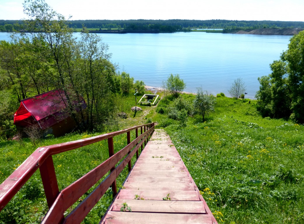 Церковь Рождества Пресвятой Богородицы, Абрамово (Кимрский район и г. Кимры, Тверская область). дополнительная информация, Святой источник у церкви.