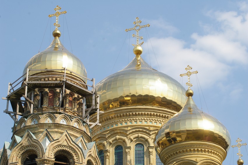 Собор Николая Чудотворца, Лиепая (Лиепая, город, Латвия). архитектурные детали, Титановое покрытие куполов.