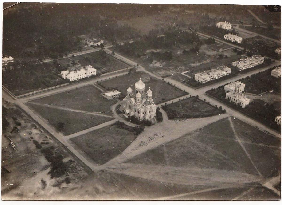 Вид на храм сверху. Фото 1941 г. с аукциона e-bay.de, архивная фотография. Собор Николая Чудотворца, Лиепая (Лиепая, город, Латвия)