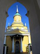 Церковь Николая Чудотворца, вид на западный фасад храма из арки колокольни, Черкизово, Коломенский городской округ, Московская область