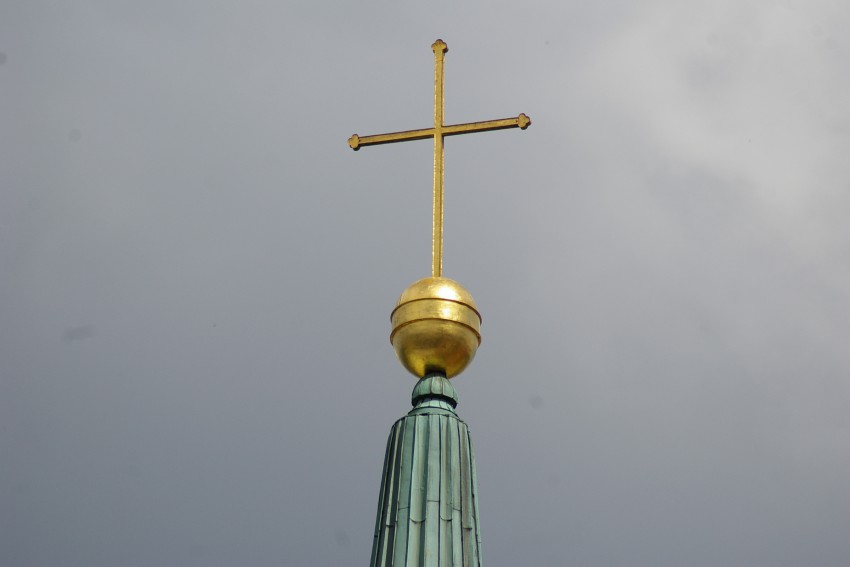 Рига. Собор Петра и Павла. архитектурные детали, Крест на колокольне.