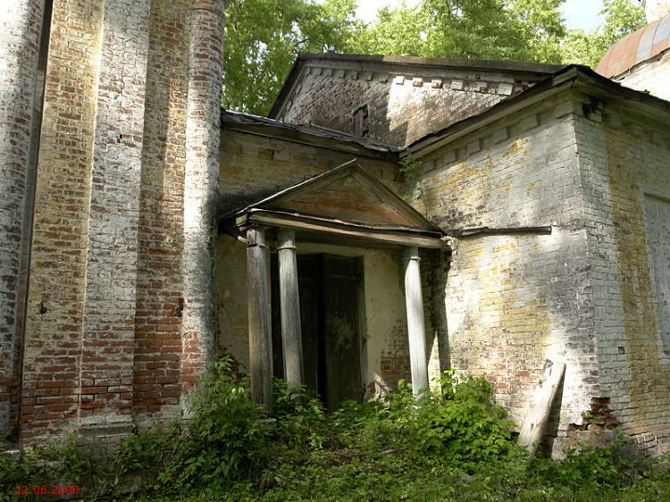Церковь Троицы Живоначальной, Красное (Некоузский район, Ярославская область). архитектурные детали