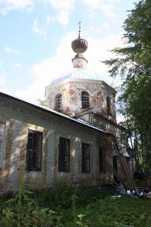Церковь Троицы Живоначальной, Красное (Некоузский район, Ярославская область). фасады
