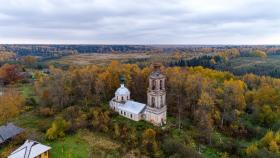 Красное. Церковь Троицы Живоначальной