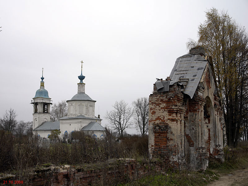 Церковь Благовещения Пресвятой Богородицы, Дьяковское (Дюдьково) (Рыбинский район, Ярославская область). общий вид в ландшафте