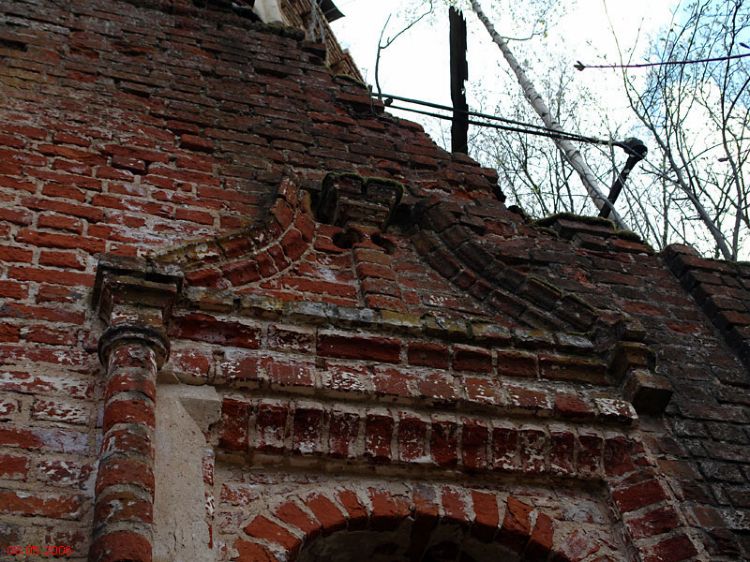 Церковь Троицы Живоначальной, Бросно (Андреапольский район, Тверская область). архитектурные детали