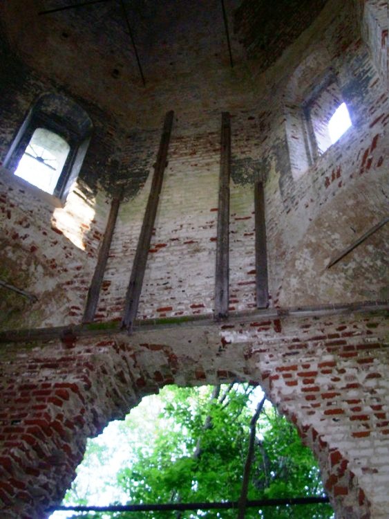 Церковь Троицы Живоначальной, Бросно (Андреапольский район, Тверская область). интерьер и убранство, рама иконостаса на восточной стене главного объема
