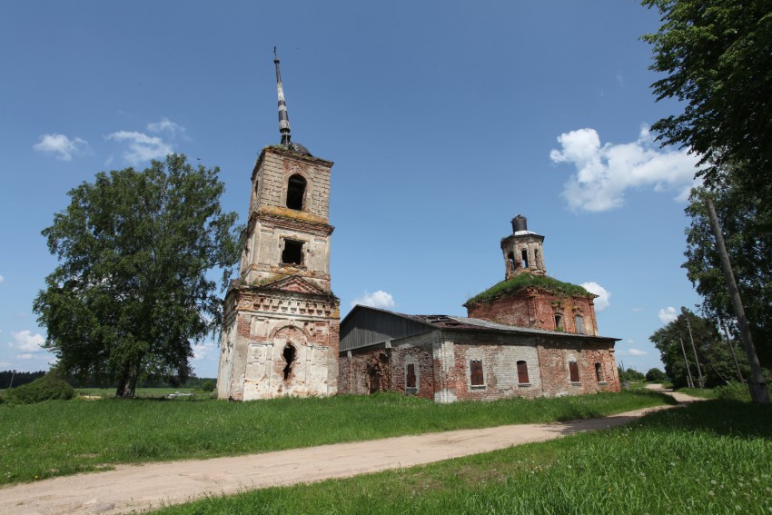 Церковь Троицы Живоначальной, Луги (Андреапольский район, Тверская область). фасады
