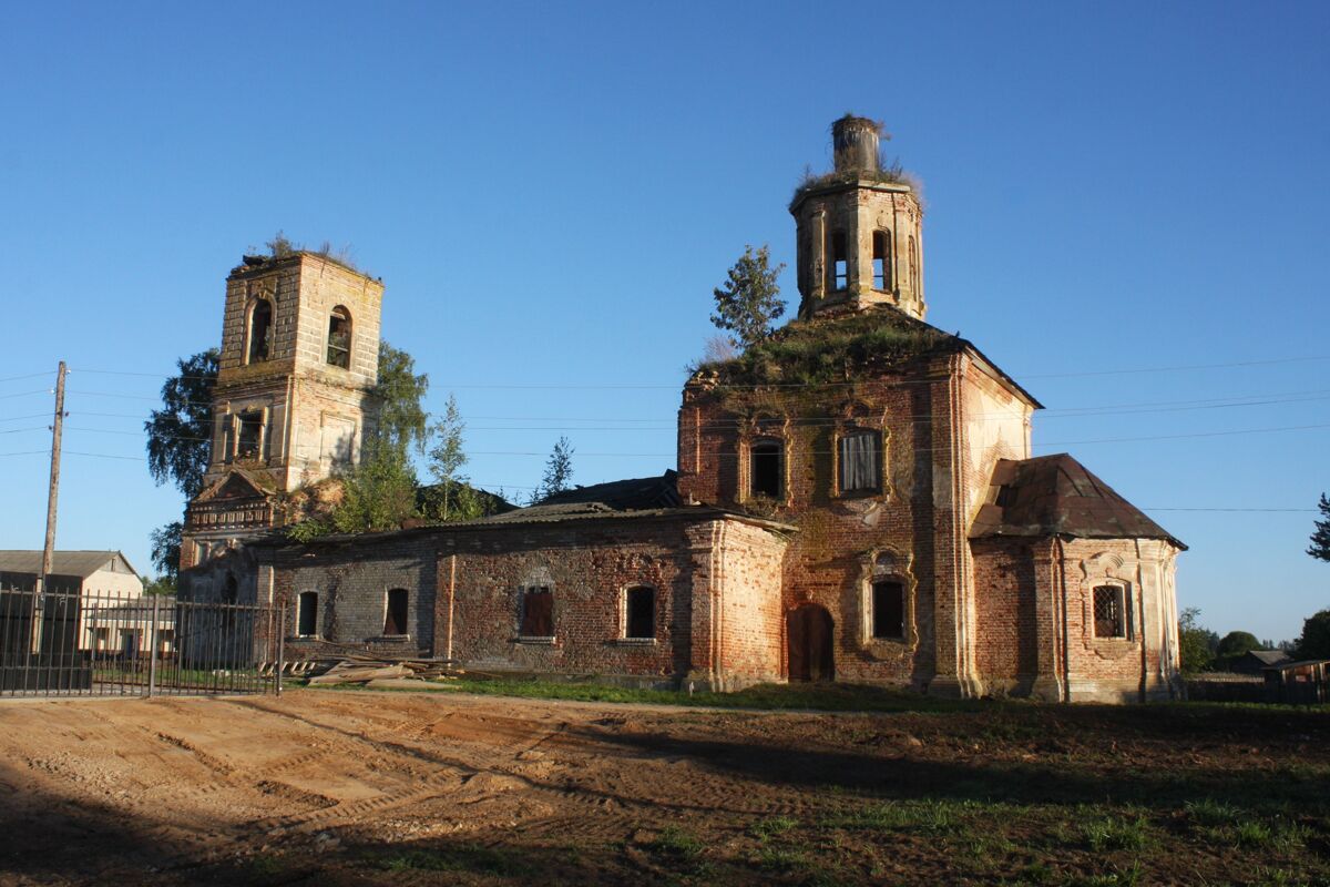 Церковь Троицы Живоначальной, Луги (Андреапольский район, Тверская область). фасады