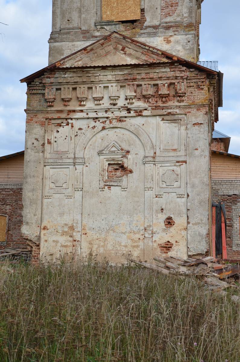 Церковь Троицы Живоначальной, Луги (Андреапольский район, Тверская область). архитектурные детали
