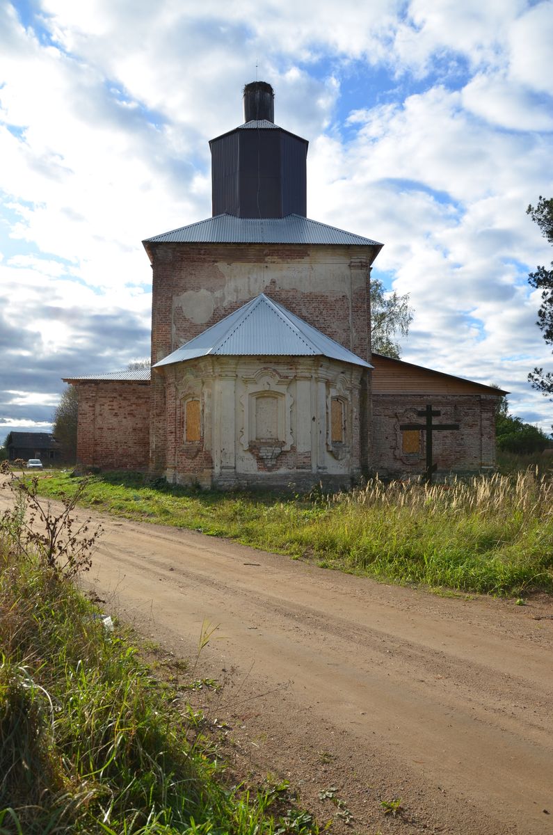 Церковь Троицы Живоначальной, Луги (Андреапольский район, Тверская область). фасады