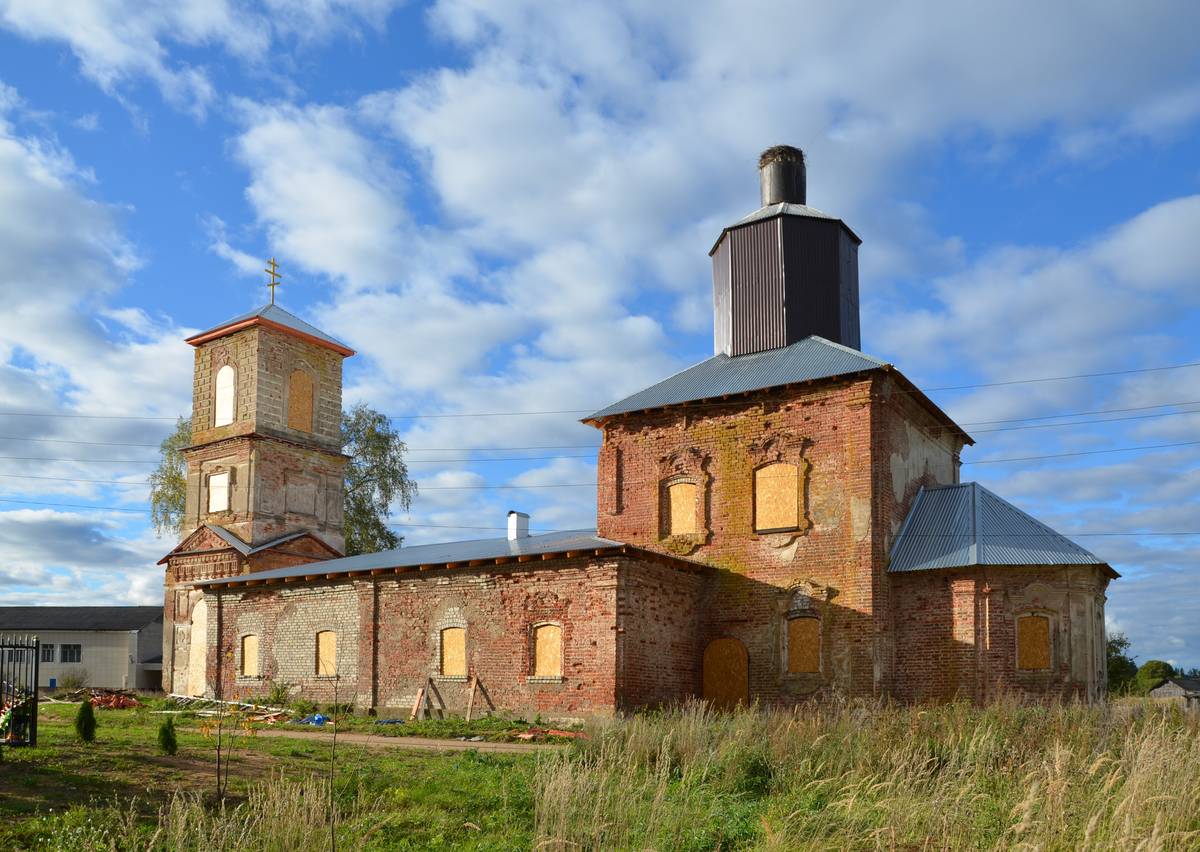 Церковь Троицы Живоначальной, Луги (Андреапольский район, Тверская область). фасады