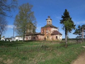 Луги. Церковь Троицы Живоначальной