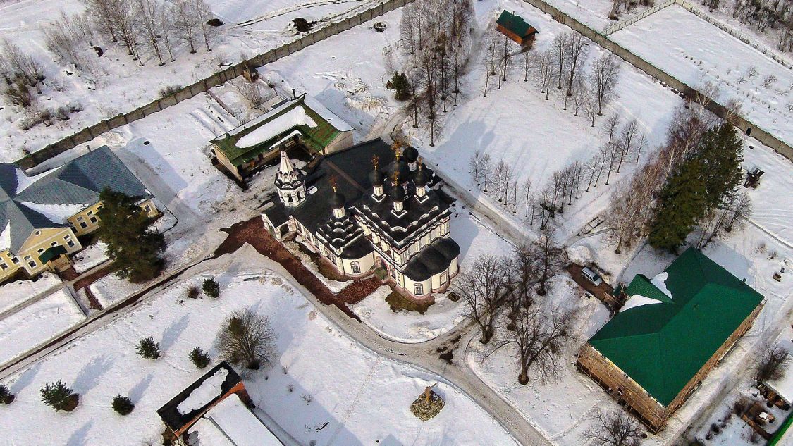 Троицкий Александро-Невский монастырь. Собор Александра Невского, Акатово (Клинский городской округ, Московская область). общий вид в ландшафте