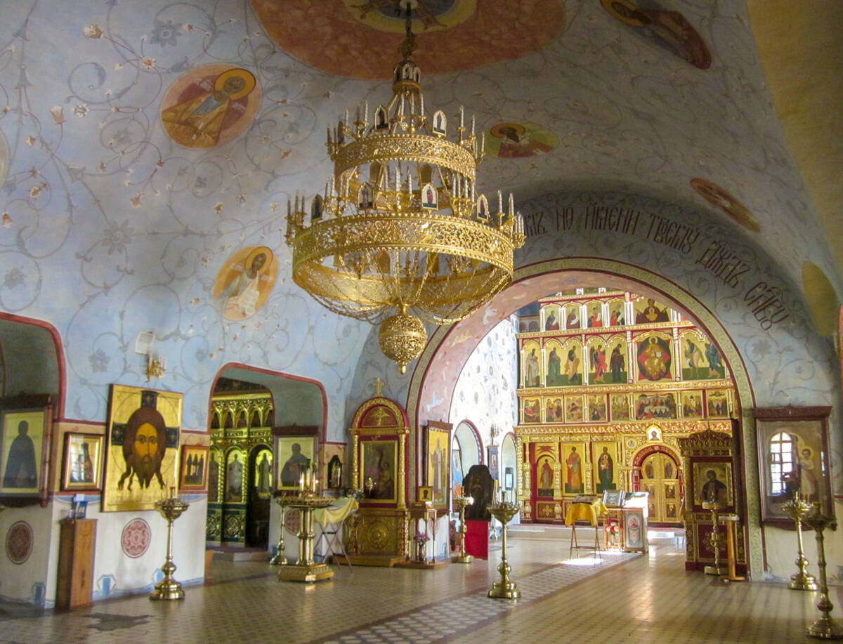 Троицкий Александро-Невский монастырь. Собор Александра Невского, Акатово (Клинский городской округ, Московская область). интерьер и убранство, Трапезная