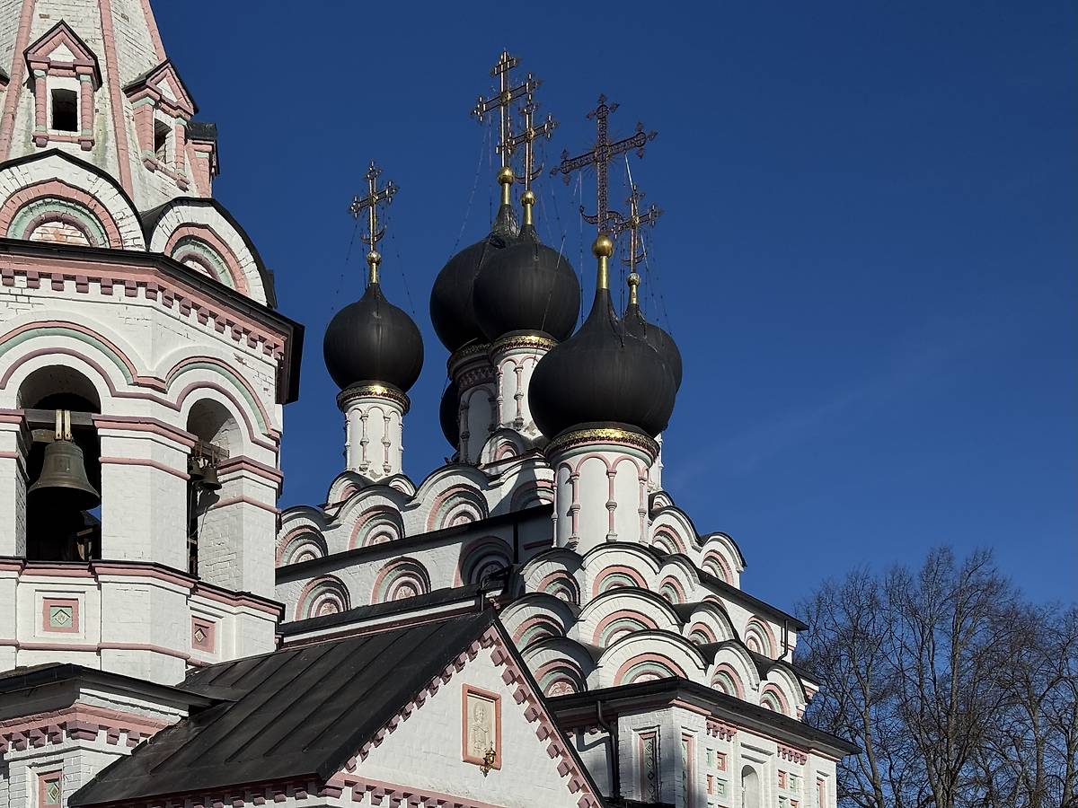 Пятиглавие, архитектурные детали. Троицкий Александро-Невский монастырь. Собор Александра Невского, Акатово (Клинский городской округ, Московская область)