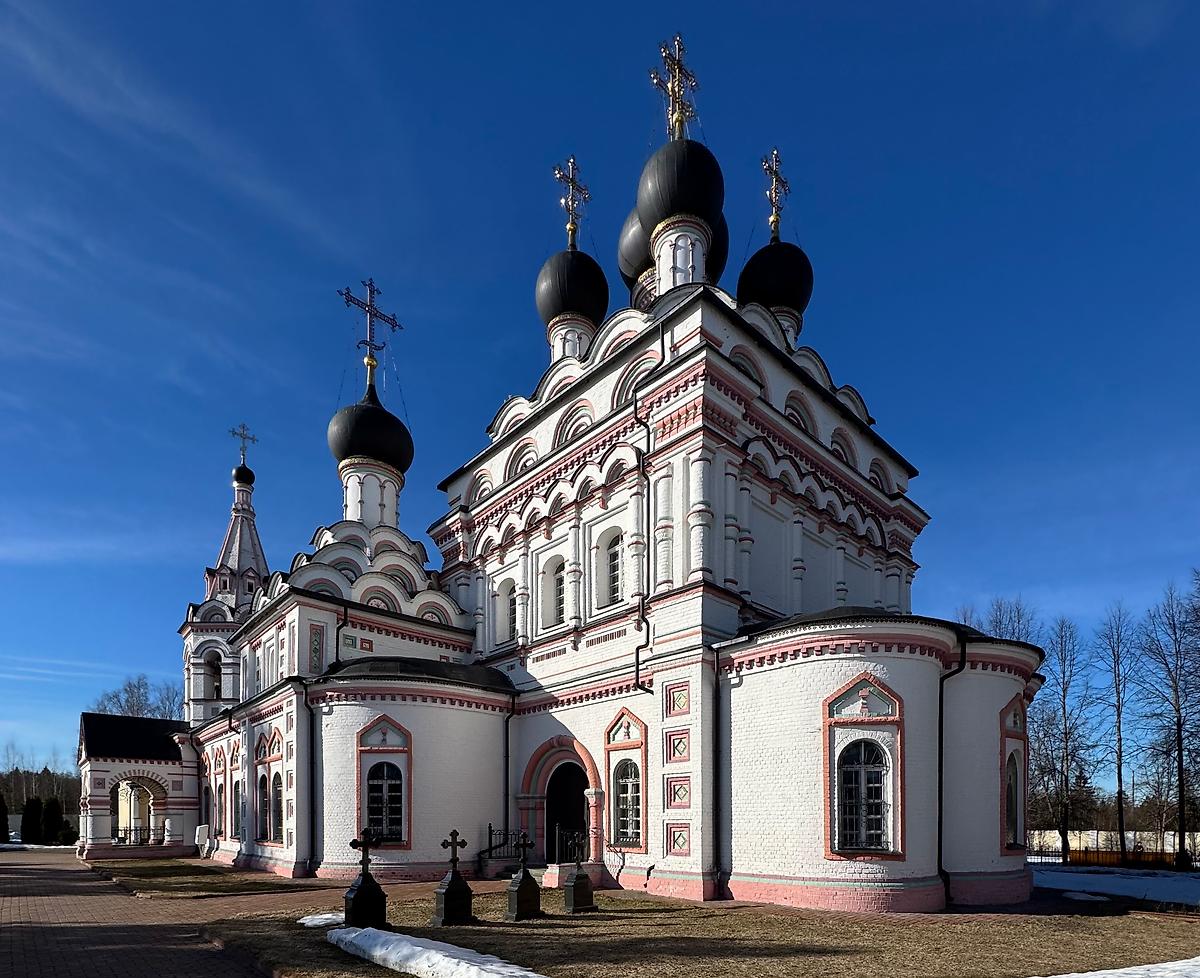 Вид с юго-востока, фасады. Троицкий Александро-Невский монастырь. Собор Александра Невского, Акатово (Клинский городской округ, Московская область)