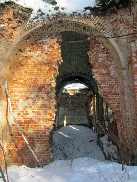 Церковь Троицы Живоначальной, Казнаково (Старицкий район, Тверская область). архитектурные детали, Западная стена южного придела