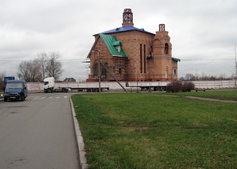Церковь Рождества Пресвятой Богородицы в Рыбацком, Невский район (Санкт-Петербург, г. Санкт-Петербург). документальные фотографии, Общий вид в перспективе Прибрежной улицы