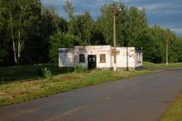 Церковь Варвары великомученицы, Бывший военный городок Тула-50, которого до сих пор нет на общедоступных топографических картах, пытается налаживать мирную жизнь. Под храм судя по всему приспособили здание КПП. <br>, Славный, Славный, посёлок, Тульская область