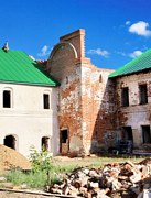 Успенская Флорищева мужская пустынь. Церковь Зосимы и Савватия, Сохранившийся фрагмент стены (северо-запад) больничной церкви Зосимы и Савватия.<br>, Фролищи, Володарский район, Нижегородская область