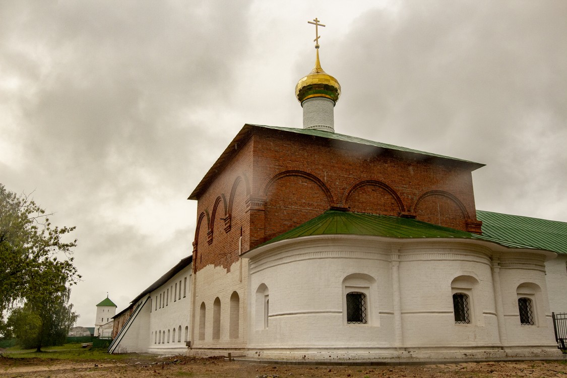 Фролищи. Успенская Флорищева мужская пустынь. Церковь Зосимы и Савватия. фасады