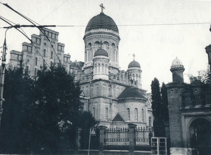 Черновцы. Церковь Трех Святителей. фасады