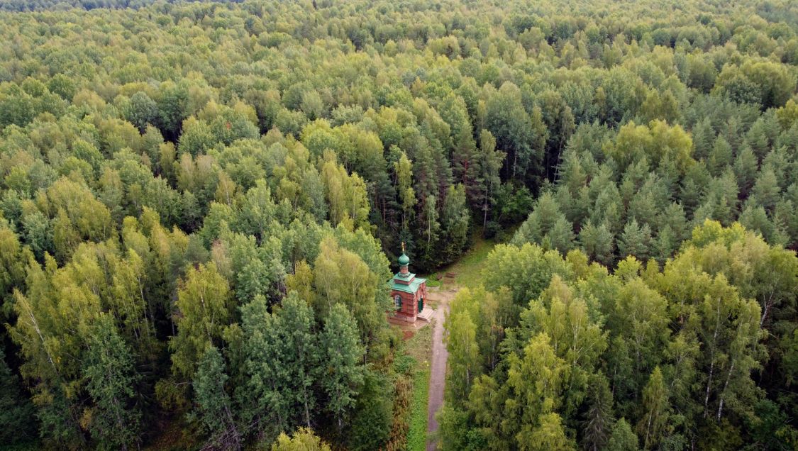 Деревеньки. Часовня Иоанна Предтечи. общий вид в ландшафте