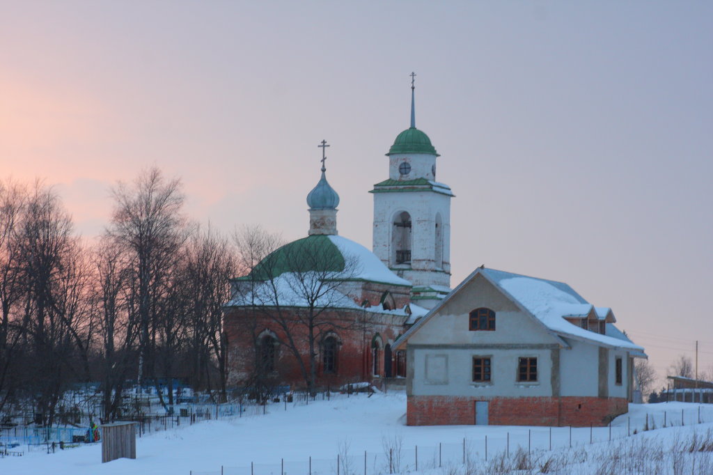Церковь Николая Чудотворца, Матрёнино (Волоколамский городской округ, Московская область). общий вид в ландшафте, 		      