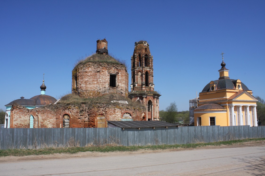 Храмовый комплекс. Церкви Николая Чудотворца и Успения Пресвятой Богородицы, Грабцево (Ферзиковский район, Калужская область). общий вид в ландшафте