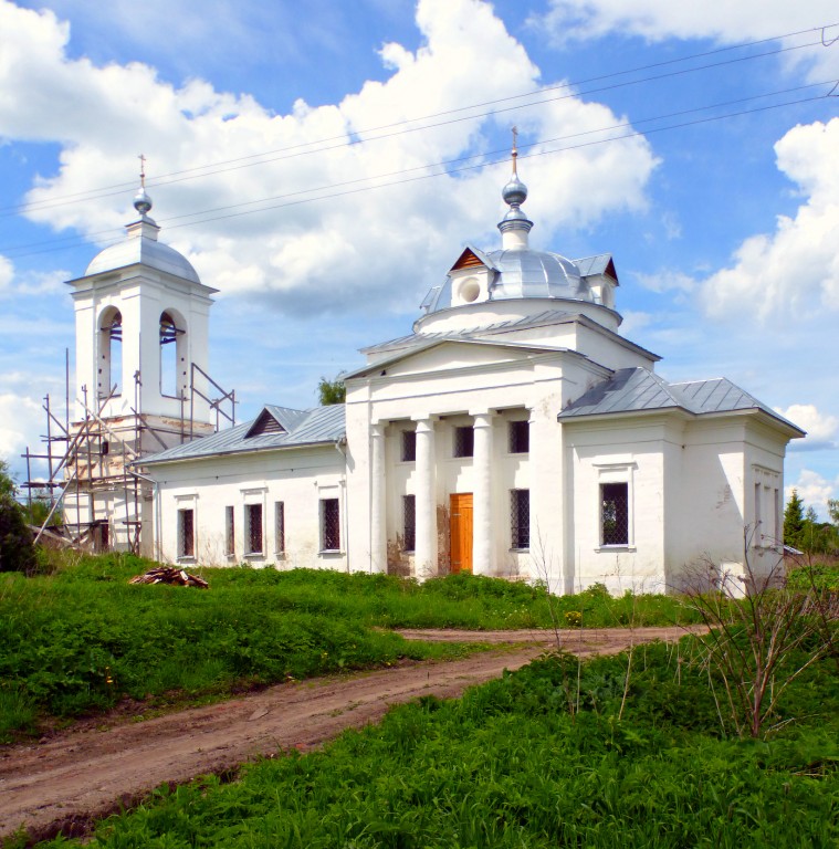 Малая Брембола. Церковь Покрова Пресвятой Богородицы. фасады