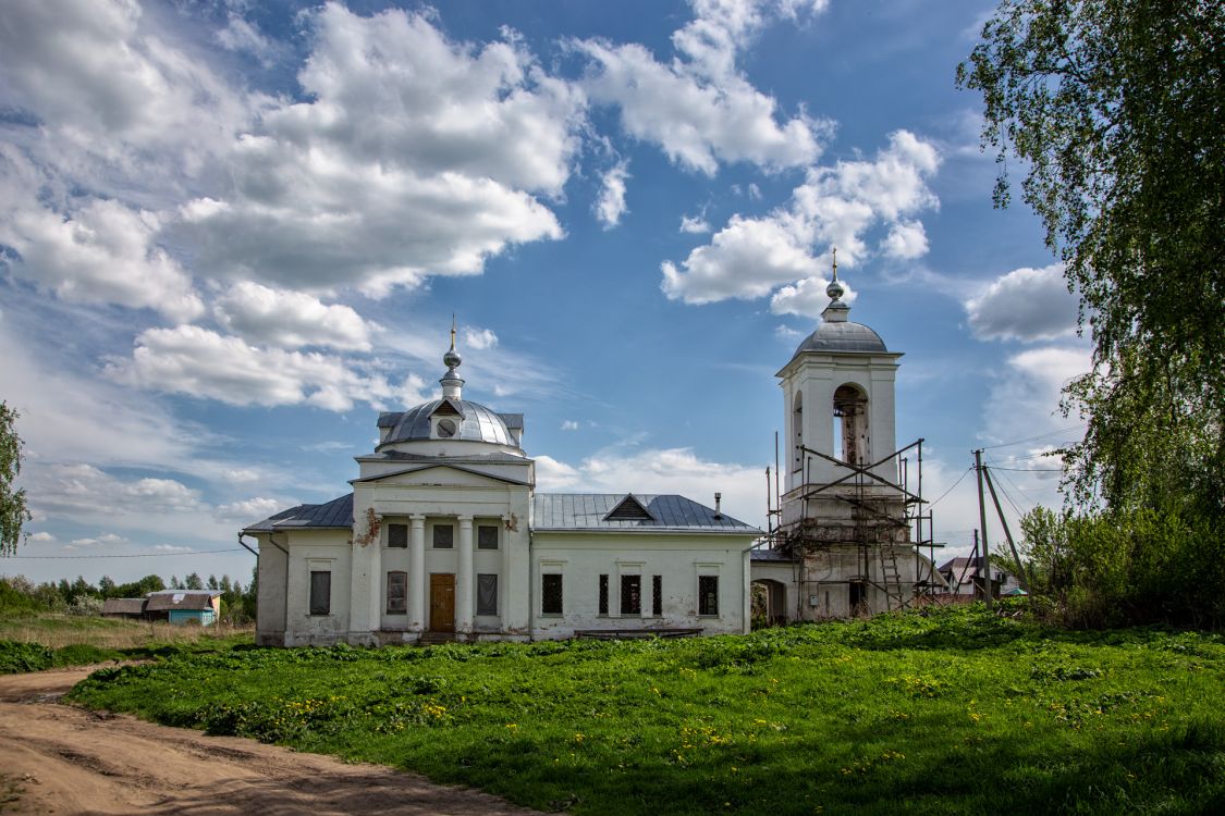 Малая Брембола. Церковь Покрова Пресвятой Богородицы. фасады