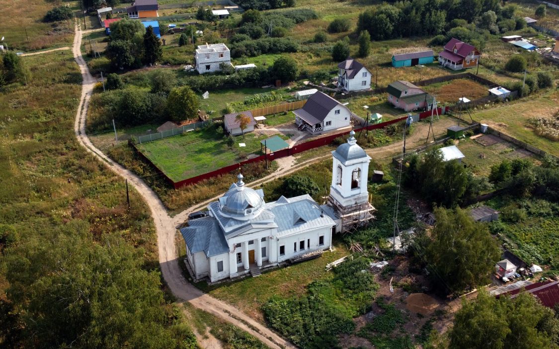 Церковь Покрова Пресвятой Богородицы, Малая Брембола (Переславский район и г. Переславль-Залесский, Ярославская область). общий вид в ландшафте
